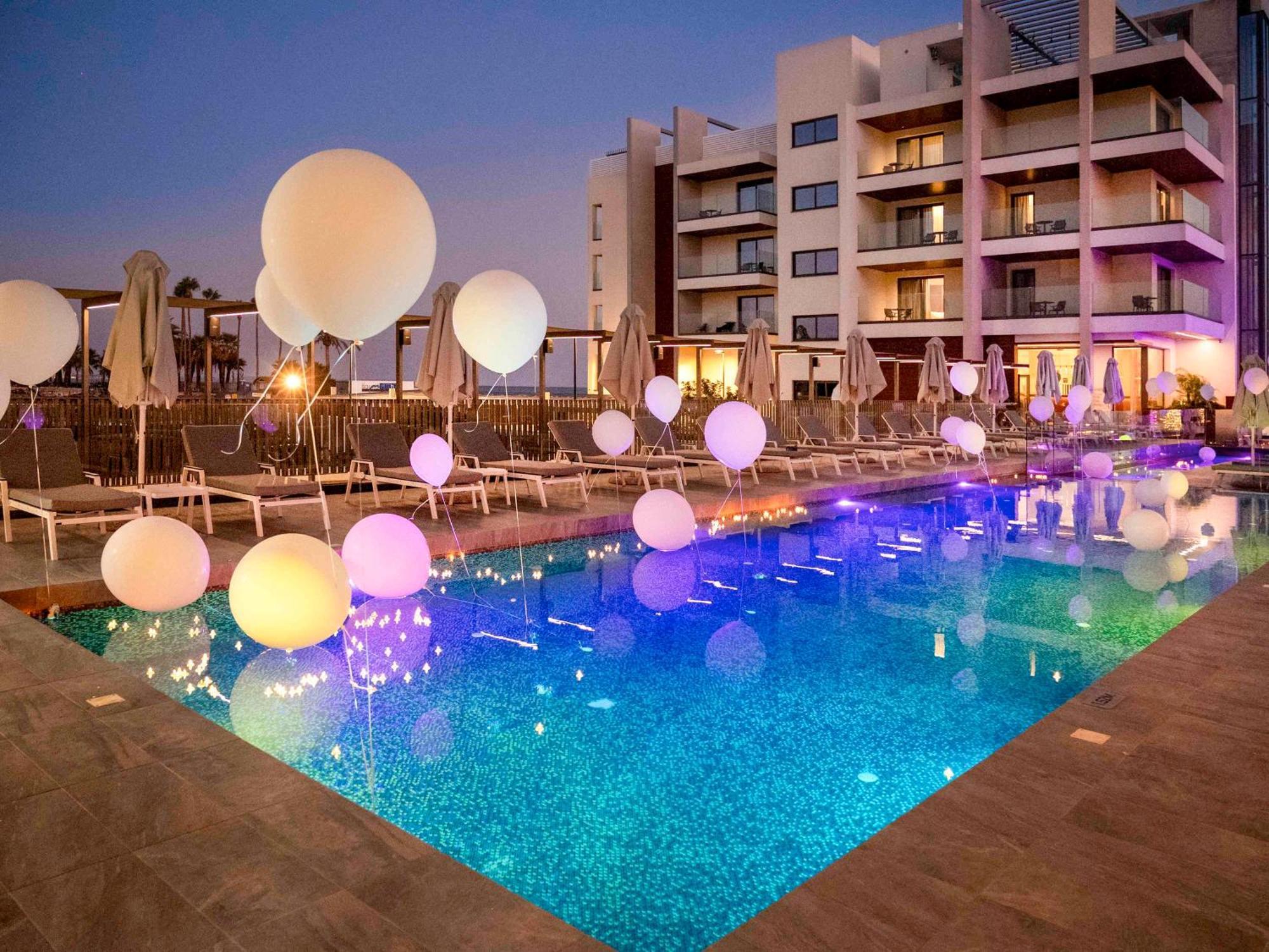 Mercure Larnaca Beach Resort Exterior foto