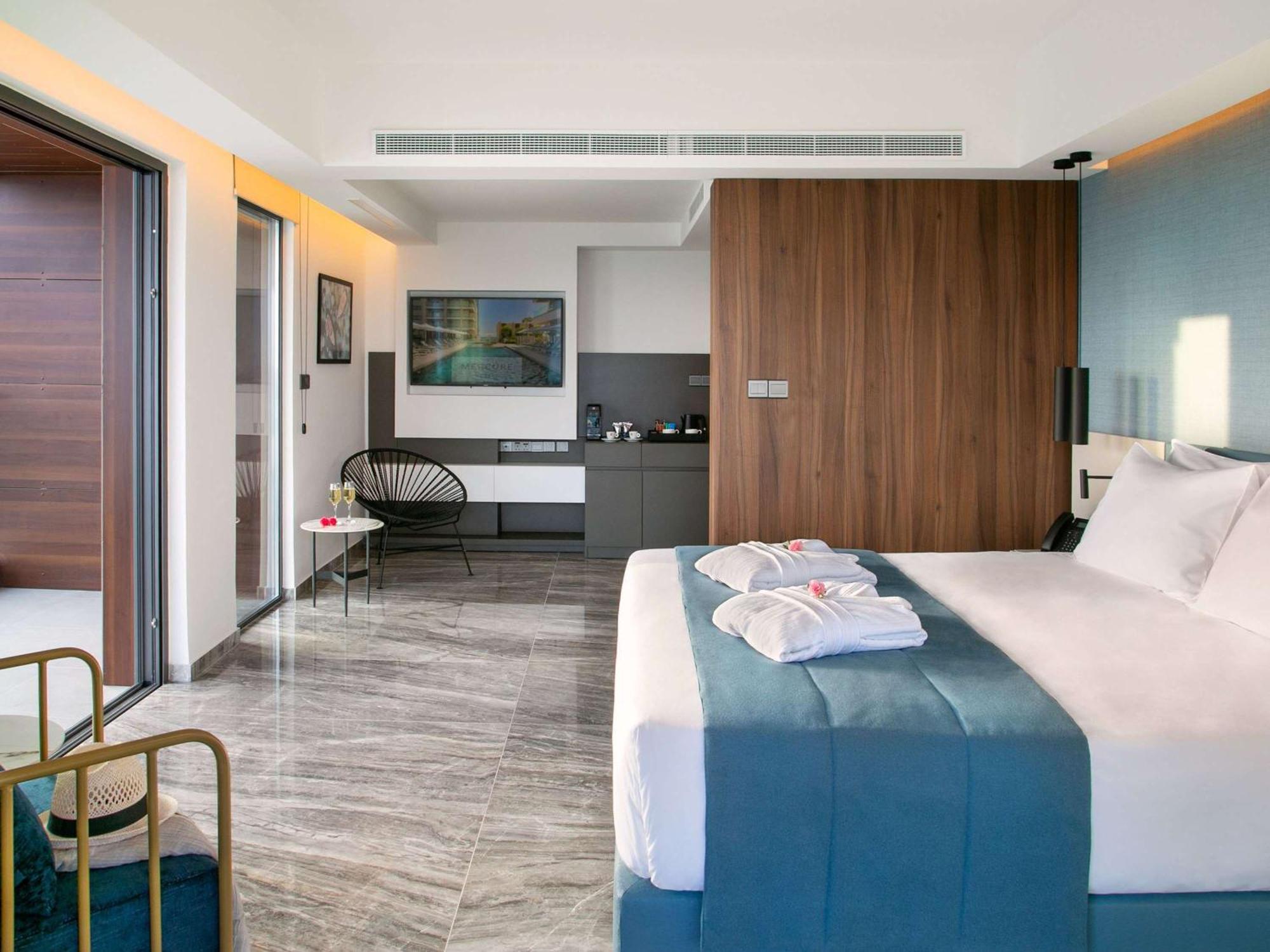 Mercure Larnaca Beach Resort Exterior foto