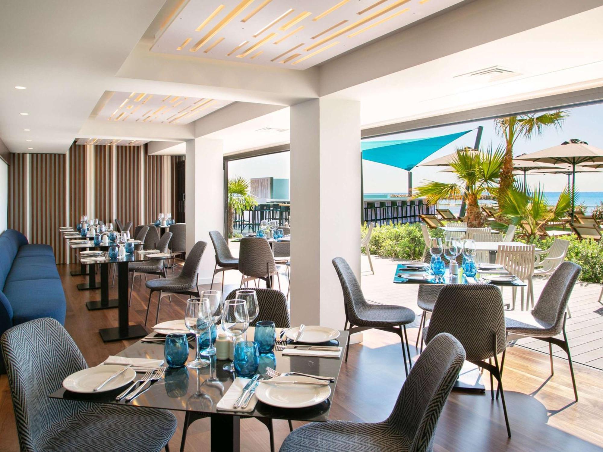 Mercure Larnaca Beach Resort Exterior foto