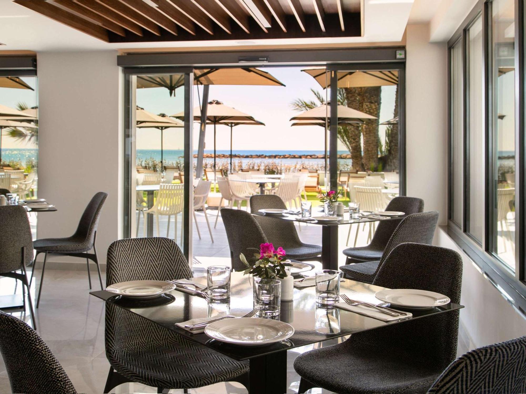 Mercure Larnaca Beach Resort Exterior foto