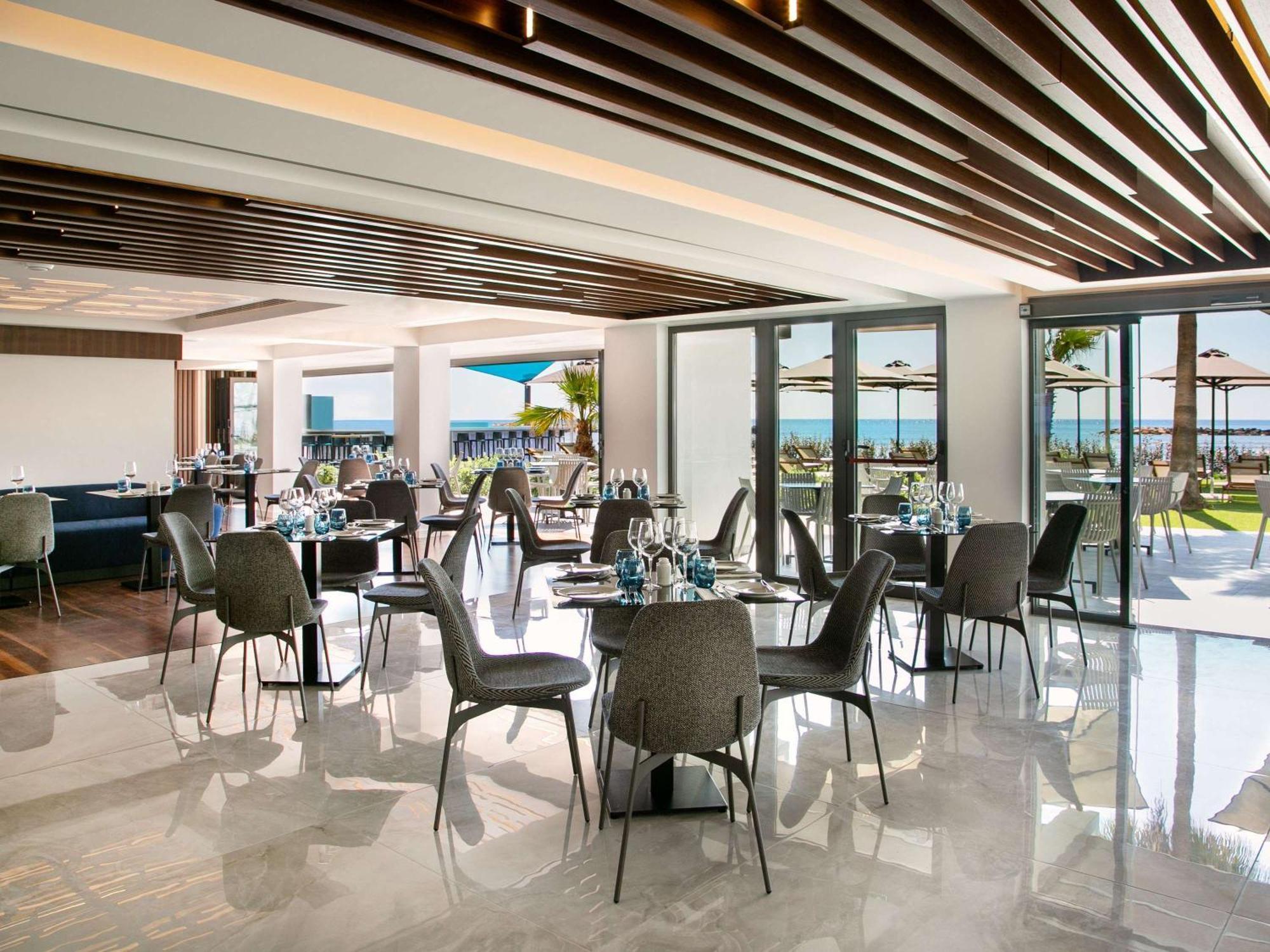 Mercure Larnaca Beach Resort Exterior foto